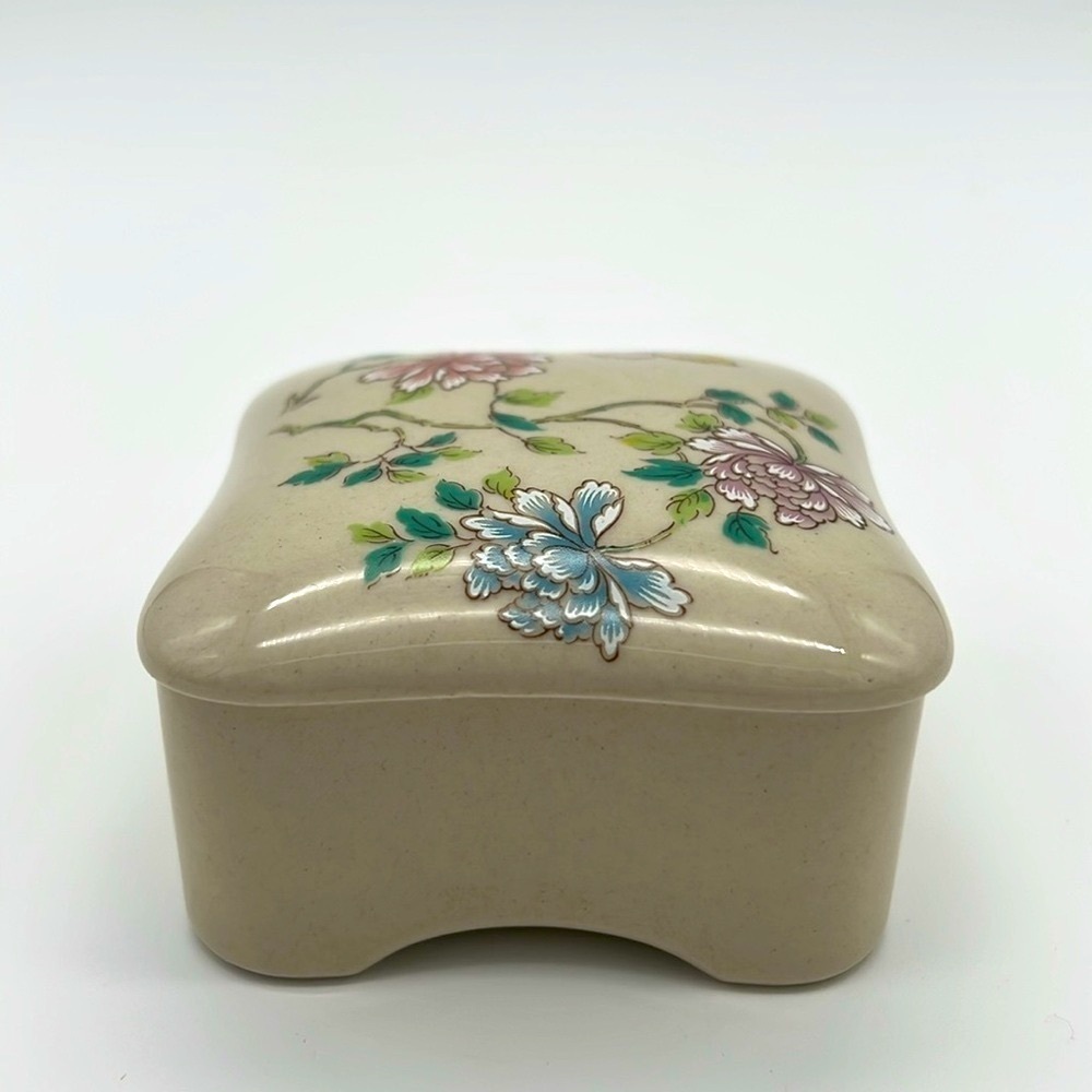 Vintage Takahashi Porcelain Jewelry or Trinket Box- Flower & Butterfly - Picture 6 of 12